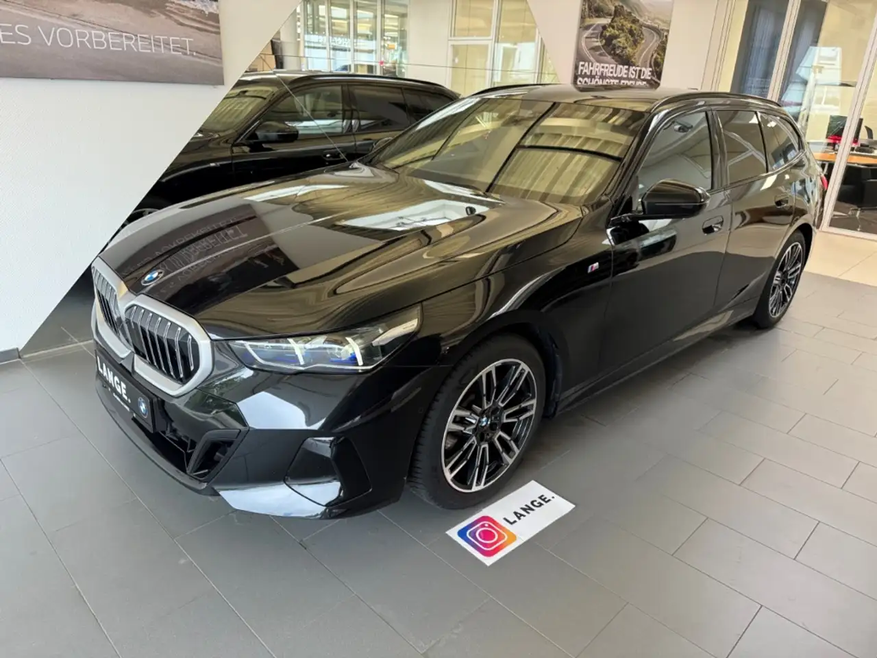 BMW 520 i MSPORT HEADUP+ANHÄNG.KUPPL.+STANDHZ.+PANO+H&K+EL — Galería del vehículo 23