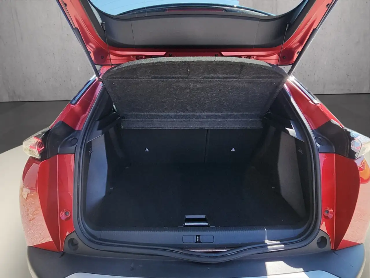 Peugeot 2008 GT PT130 EAT8 Navi LED ACC 360 Kamera Massagesitze — Galerie du véhicule 7