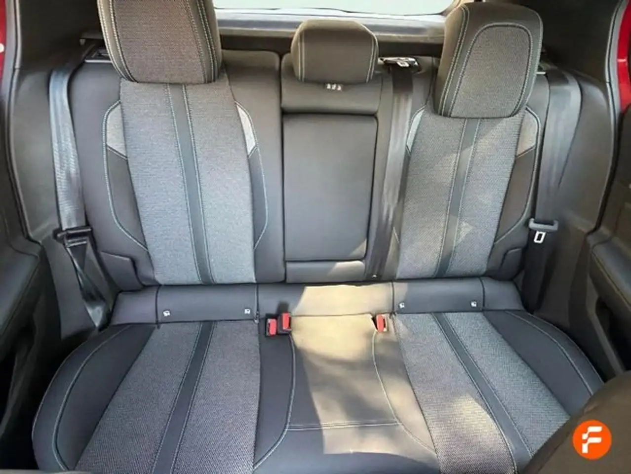 Peugeot 308 1.2 PureTech S&S Allure 130 — Vehicle gallery 17