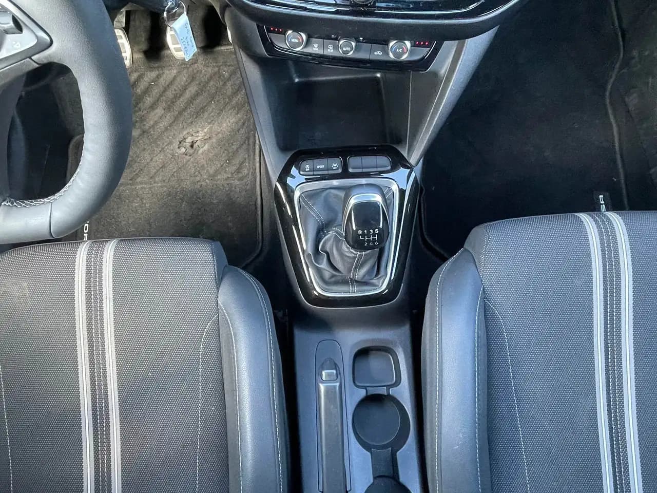 Opel Corsa F sport Panorama CarPlay Kamera SHZ — Vehicle gallery 19