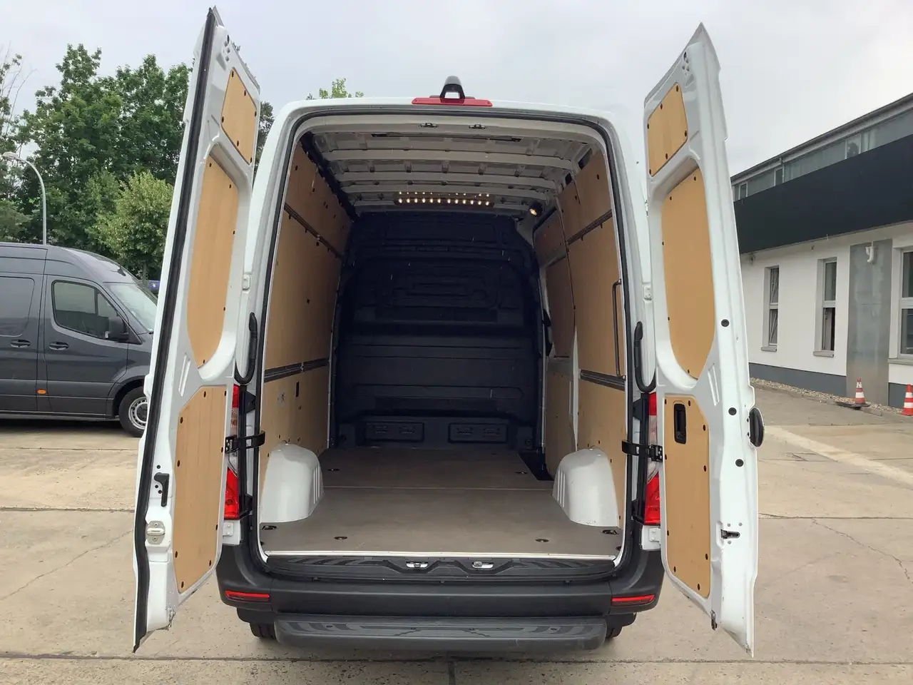 Mercedes-Benz Sprinter eSprinter 314 KA HD Select/Navi LED Kamera Klima — Galería del vehículo 9