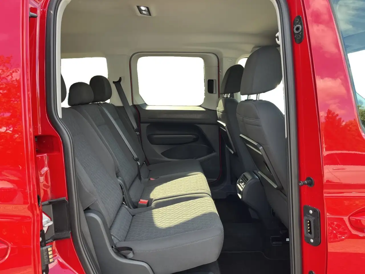 Volkswagen Caddy RFK LORDOSE SHZ TEMPOMAT DAB ABS ALU ESP — Vehicle gallery 21