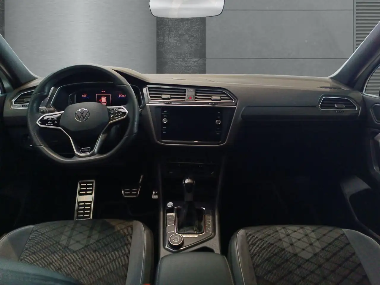 Volkswagen Tiguan Allspace 2.0 TSI "R-LINE" 190 PS DSG+PANO+NAVI+AHK+ — معرض صور السيارة 14