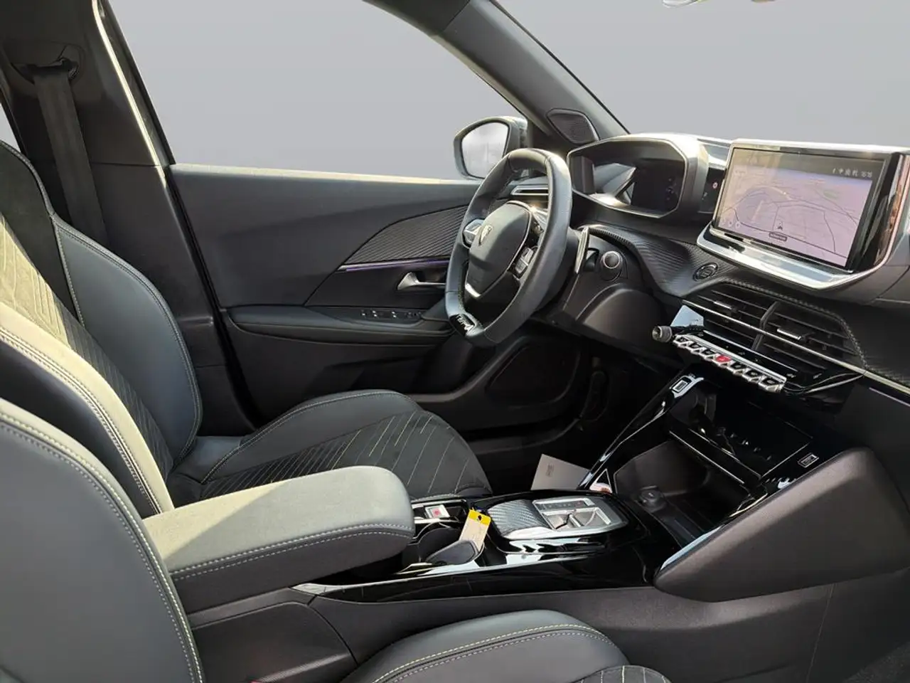 Peugeot 2008 Neuer 2008 GT PureTech 130 EAT8 — معرض صور السيارة 11