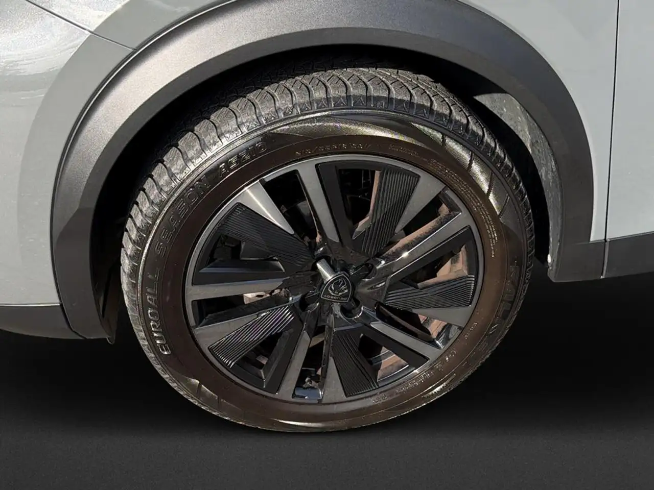 Peugeot 2008 Neuer 2008 GT PureTech 130 EAT8 — معرض صور السيارة 8
