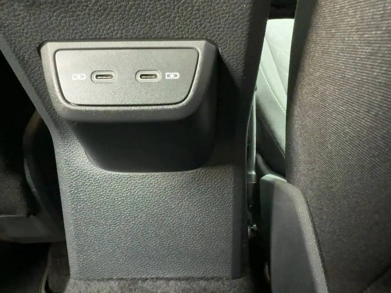 Volkswagen Polo 1.0 TSI Move DSG AppConnect Rückfahrkamera — Vehicle gallery 21