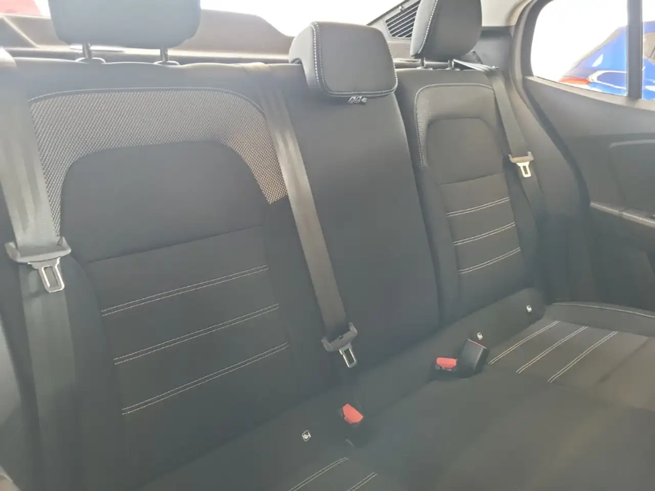 Dacia Logan Black Edition TCe90 CVT LED Apple CarPlay Android — Galerie du véhicule 15