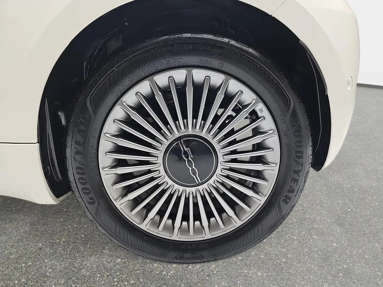Fiat 500C 500C ELEKTRO 42 KWH KOMFORT PAKET, 16-ZOLL LM-FELG — معرض صور السيارة 7