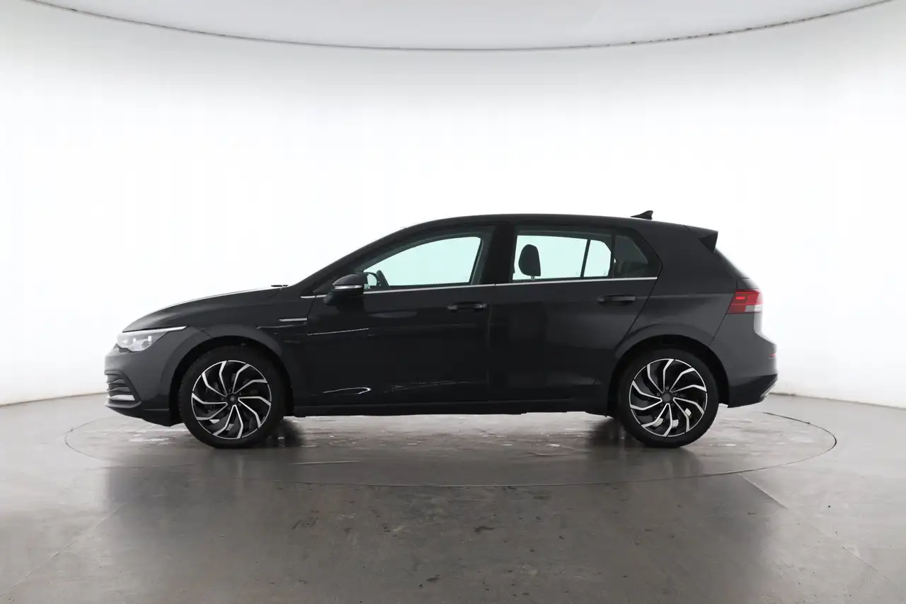 Volkswagen Golf VIII 2.0 TSI DSG Style | LED | SITZH. | — معرض صور السيارة 3