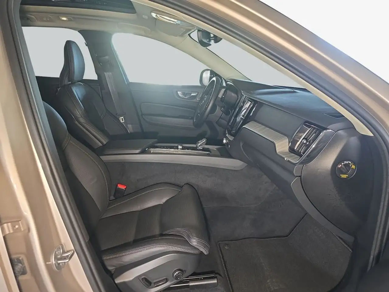 Volvo XC60 XC60 B5 B AWD Plus Dark — Galerie du véhicule 8