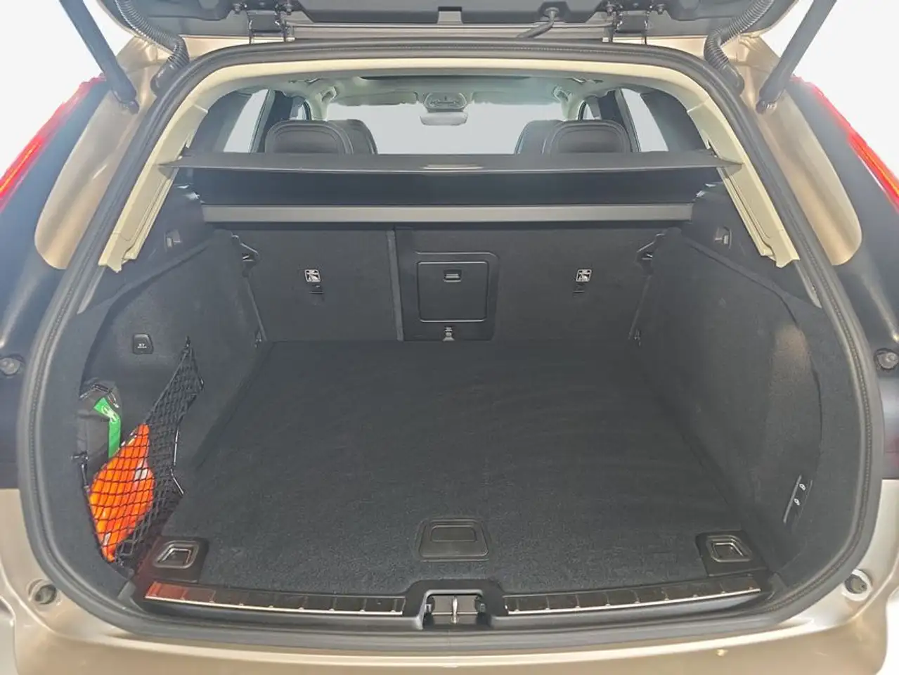 Volvo XC60 XC60 B5 B AWD Plus Dark — Galerie du véhicule 11