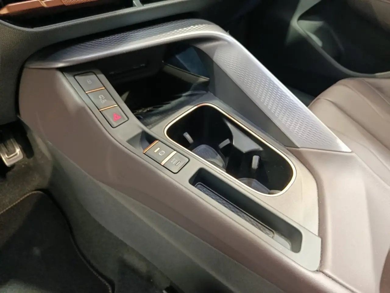 CUPRA Terramar 1.5 eTSI 110 DSG — Galerie du véhicule 12