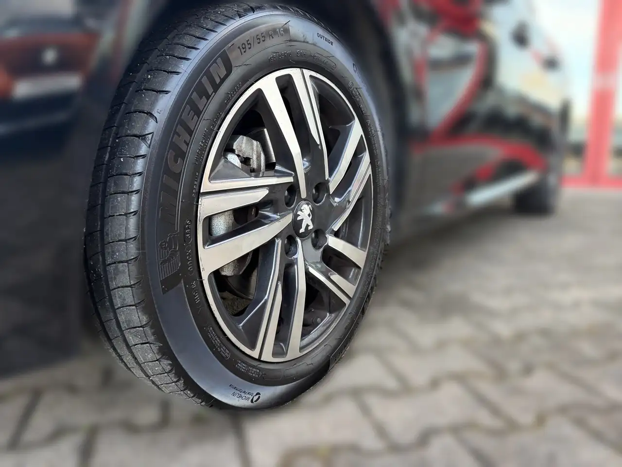 Peugeot 208 1.2 PureTech 100 Active Pack PDC Sitzheiz. — Galería del vehículo 4