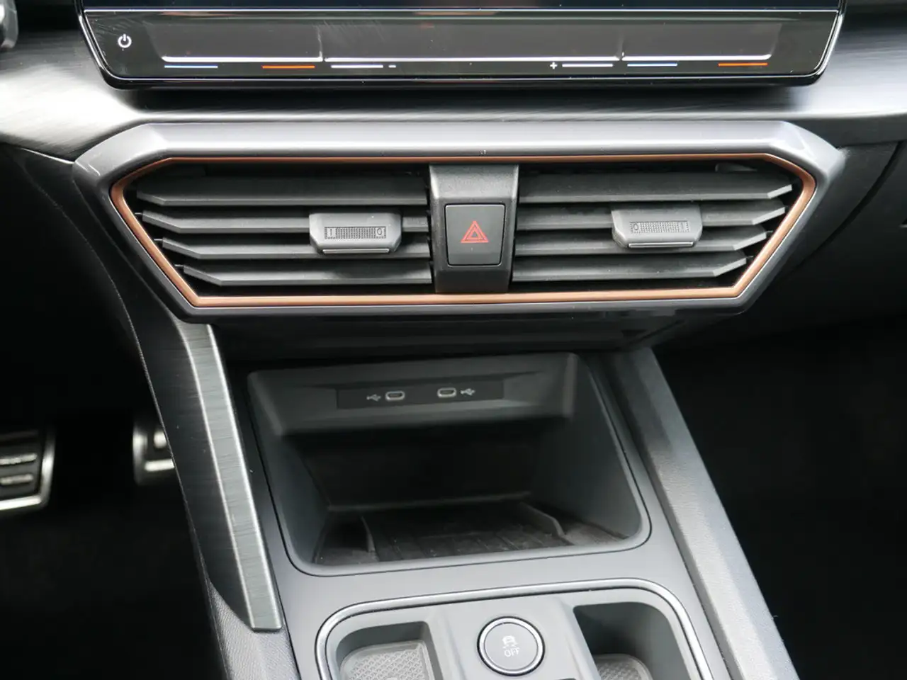 CUPRA Formentor 2.5 TSI VZ5 4Drive 360° PANO MATRIX — Vehicle gallery 13