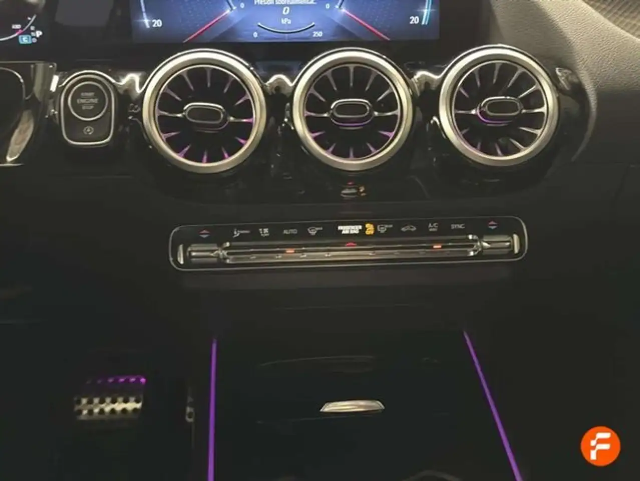 Mercedes-Benz GLA 200 D — Galerie du véhicule 11