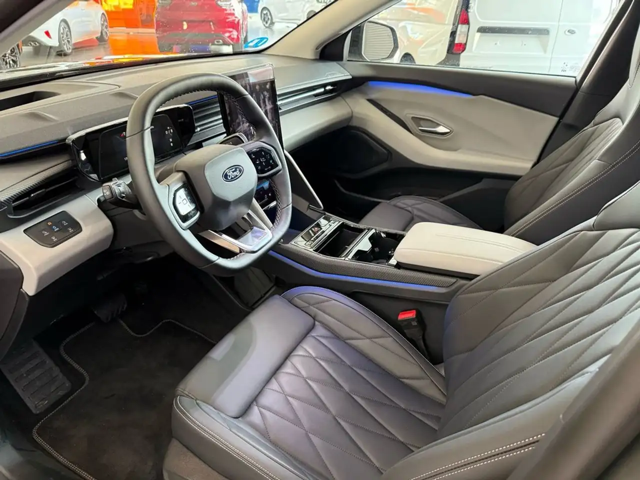 Ford Explorer RWD Rango Extendido Premium 77kWh — Vehicle gallery 14