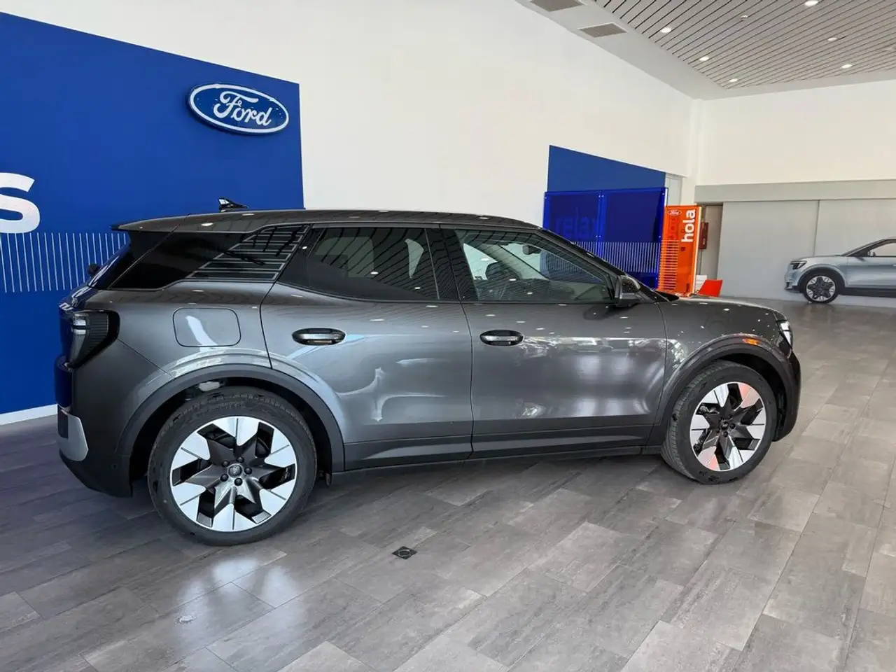 Ford Explorer RWD Rango Extendido Premium 77kWh — Vehicle gallery 3