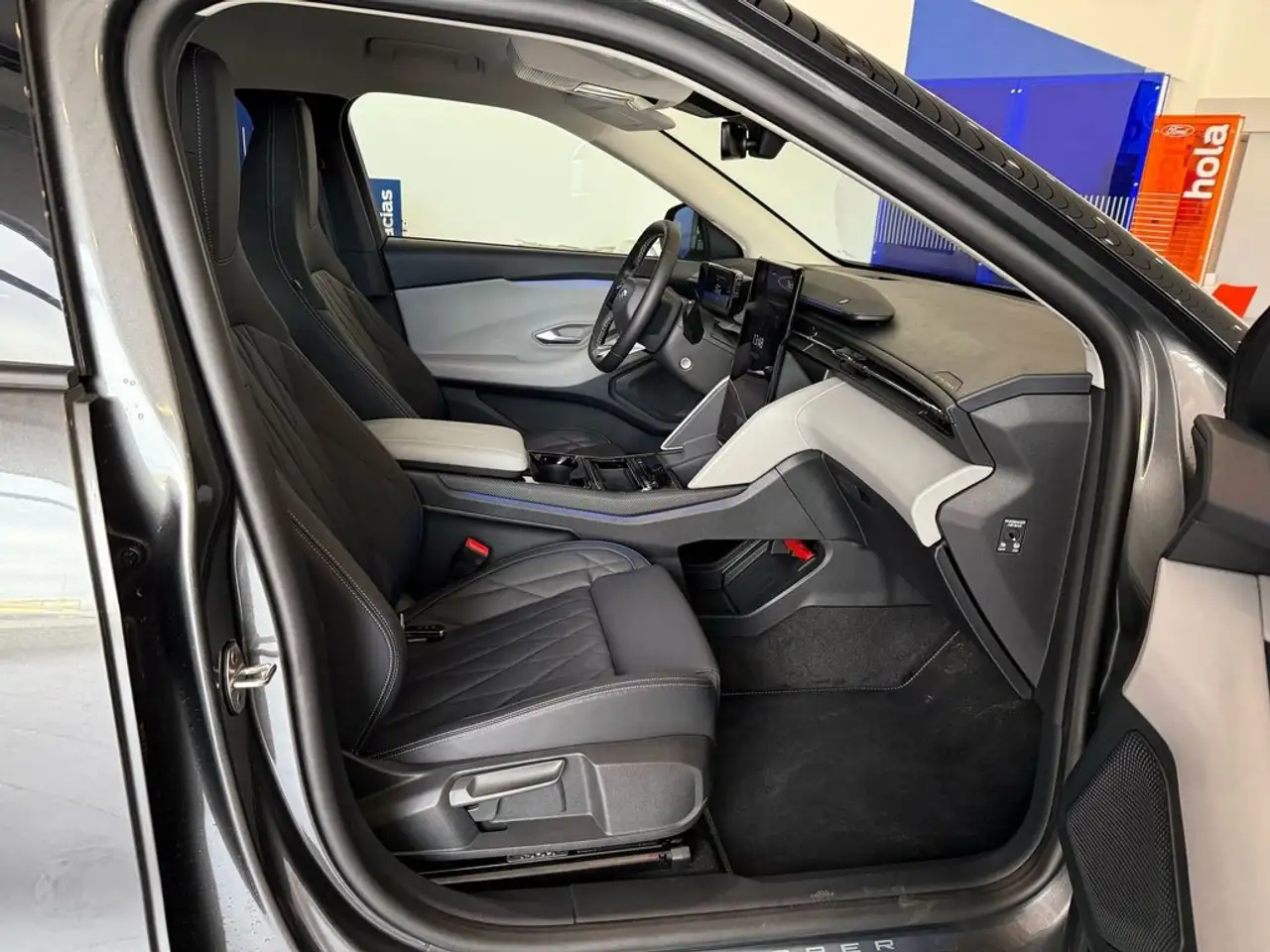 Ford Explorer RWD Rango Extendido Premium 77kWh — Vehicle gallery 13