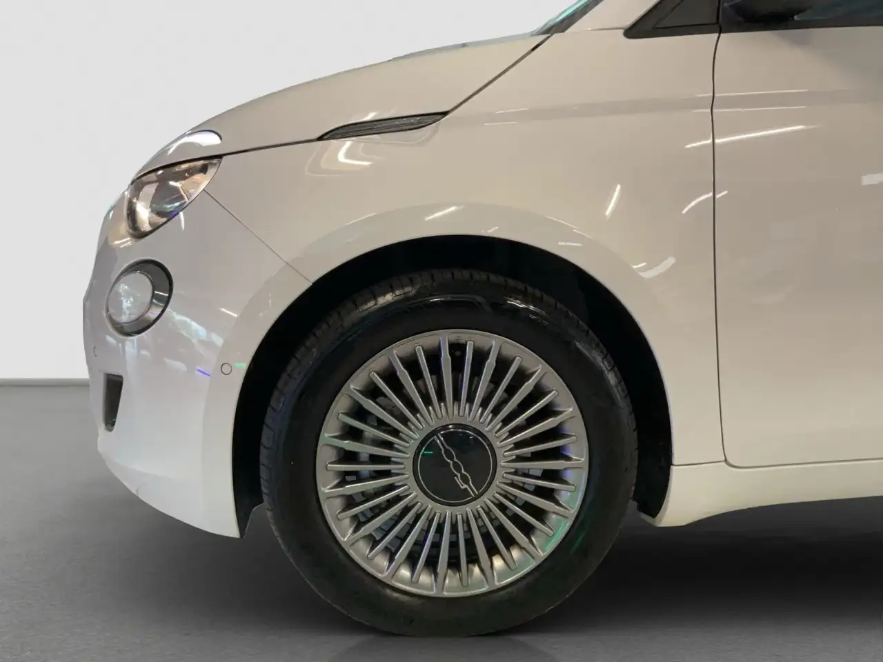 Fiat 500e 42 kWh + Komfort Paket, 16" Alufelgen — Vehicle gallery 15