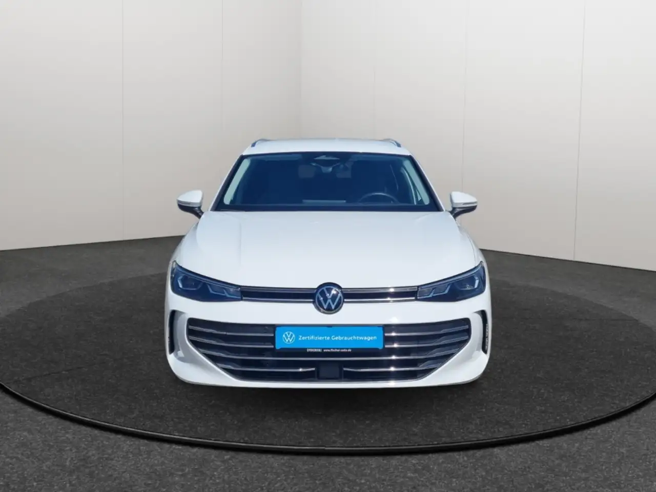 Volkswagen Passat Variant 1.5 eTSI DSG Business LED AHK Navi HUD Rear View A — معرض صور السيارة 2