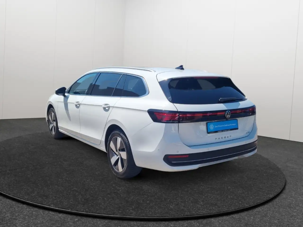 Volkswagen Passat Variant 1.5 eTSI DSG Business LED AHK Navi HUD Rear View A — معرض صور السيارة 4