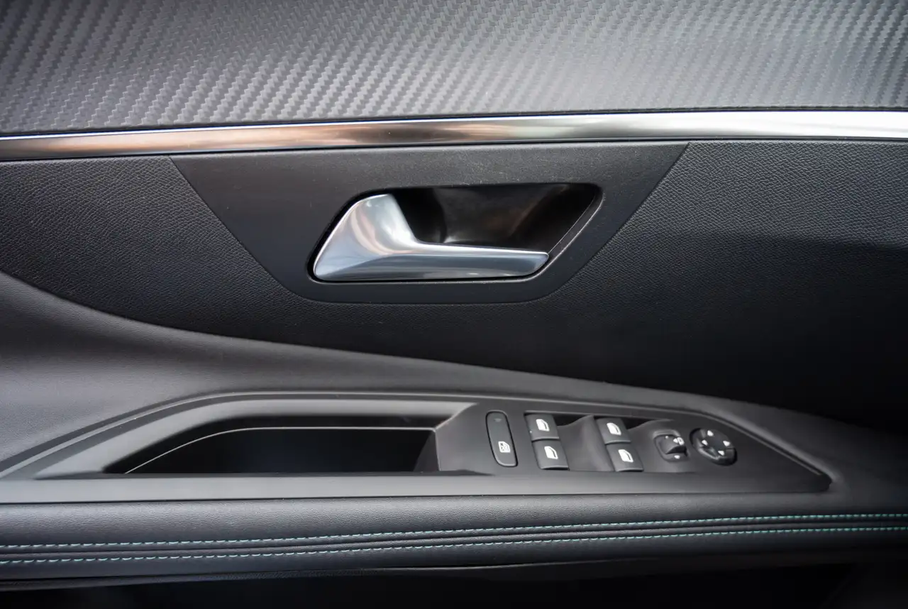 Peugeot 3008 Allure Pack PureTech 130 *GW-TOP-DEAL* — معرض صور السيارة 13