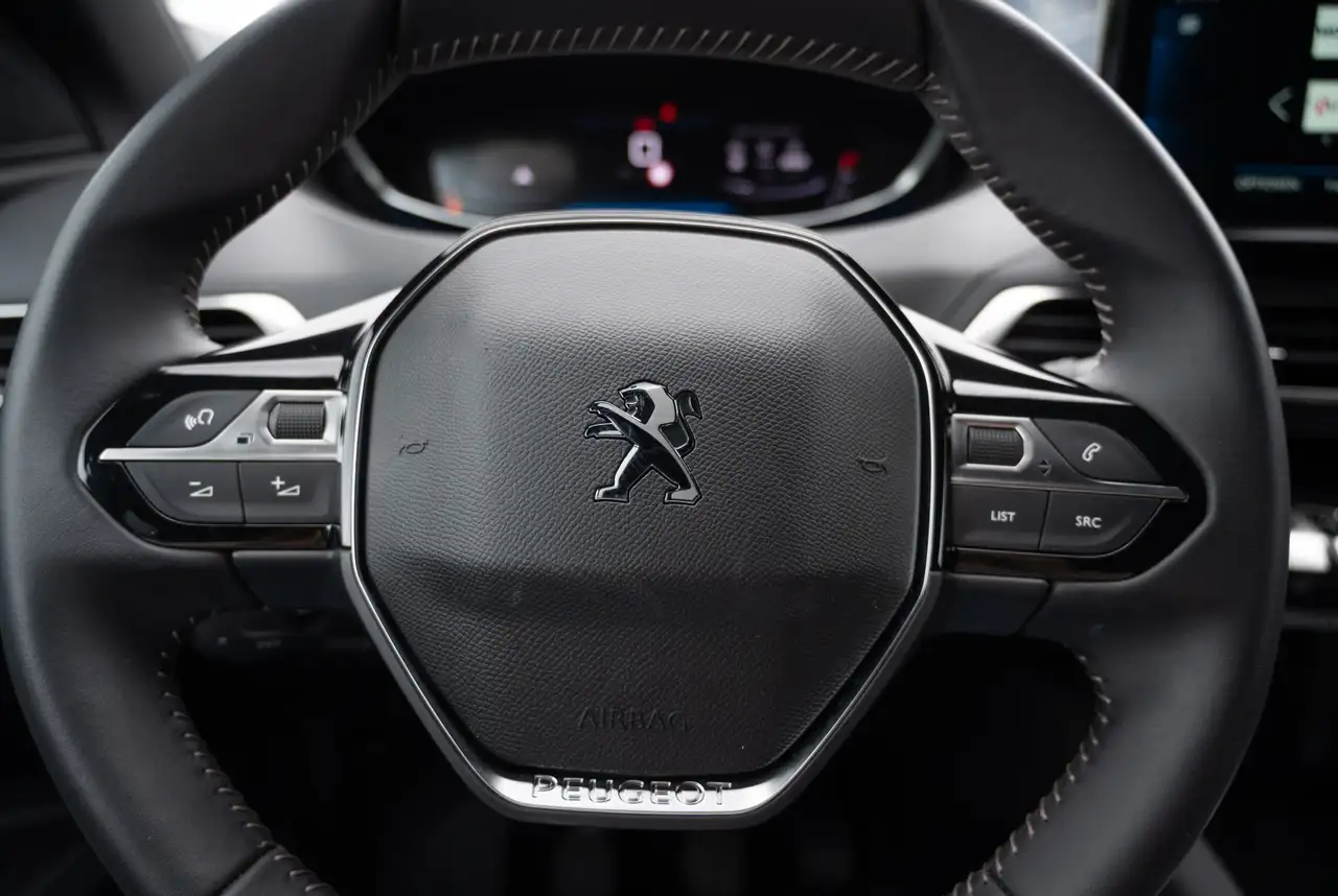 Peugeot 3008 Allure Pack PureTech 130 *GW-TOP-DEAL* — معرض صور السيارة 15