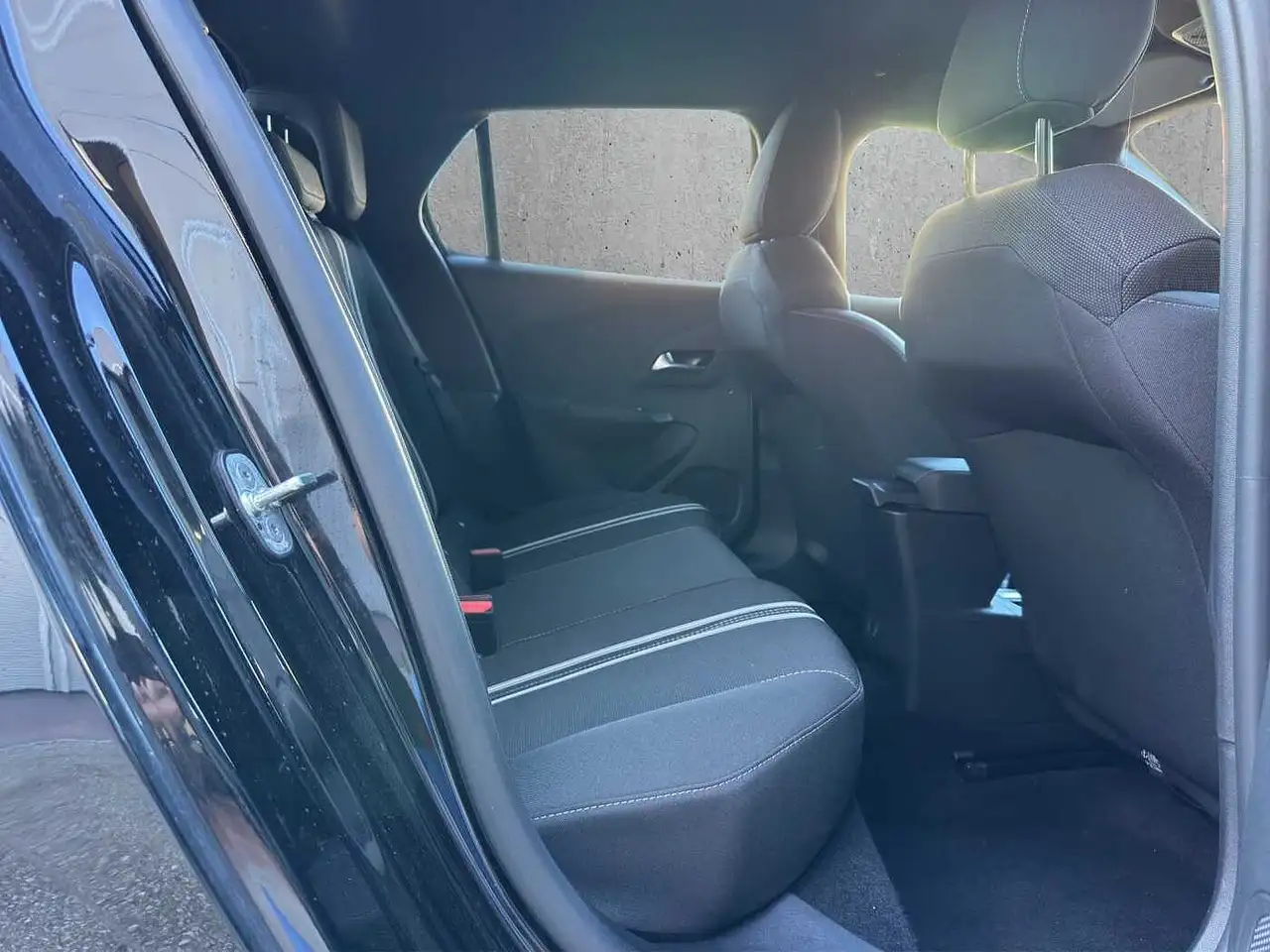 Opel Corsa GS //Navi/ Winterpaket/Kamera/ — Vehicle gallery 15
