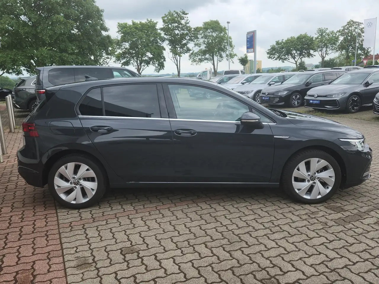 Volkswagen Golf VIII 1.5 eTSI DSG LEdPlus Navi Clima SHZ — معرض صور السيارة 7