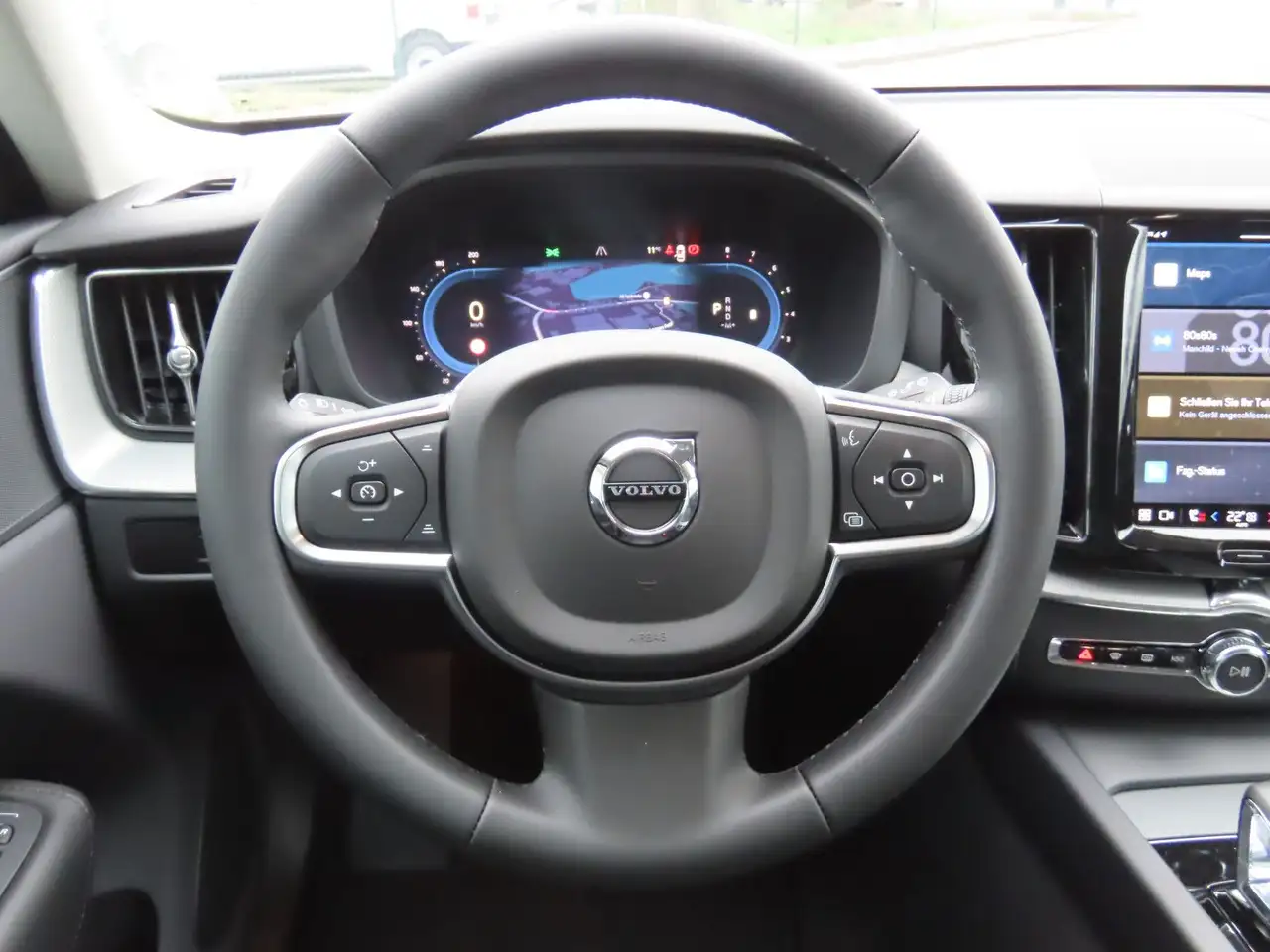 Volvo XC60 B4 Core (Soundsystem; Sitzheizung 4 Sitze ) — معرض صور السيارة 9