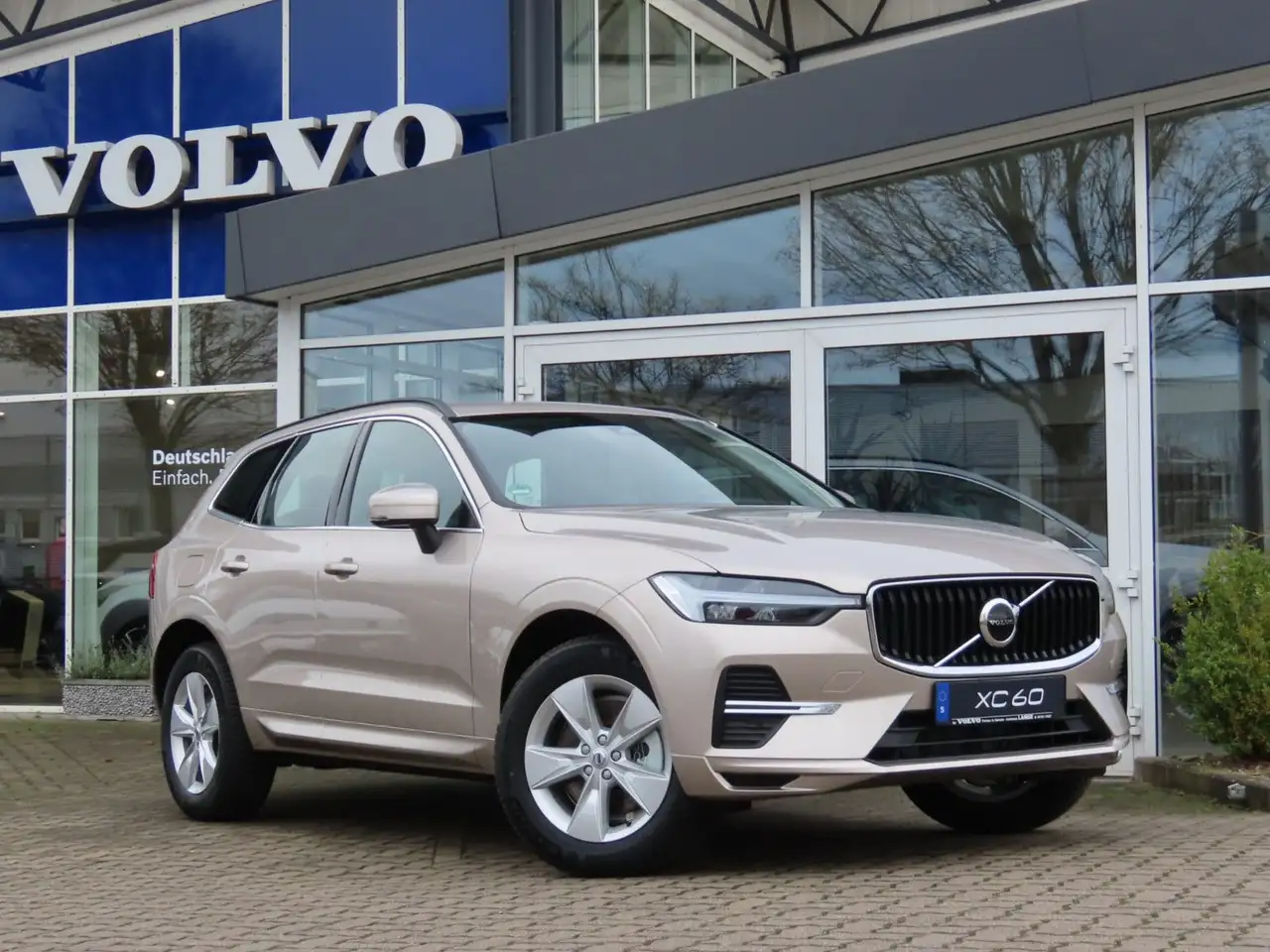 Volvo XC60 B4 Core (Soundsystem; Sitzheizung 4 Sitze ) — Hameln