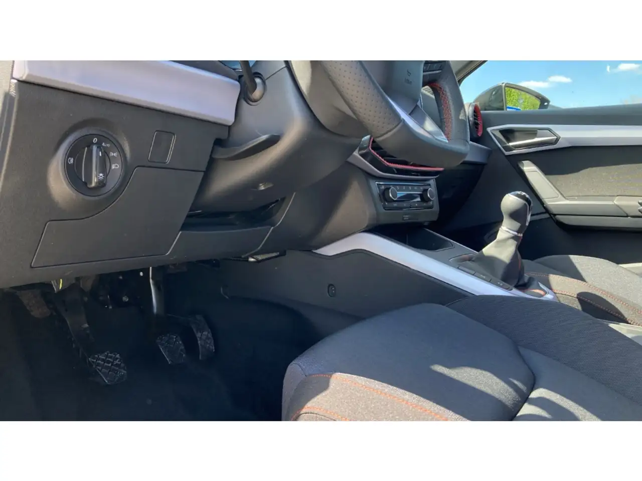 SEAT Arona 1.0 TSI FR +SHZ+NAVI+ACC+LED+TOUCH+KLIMA+ — Vehicle gallery 21