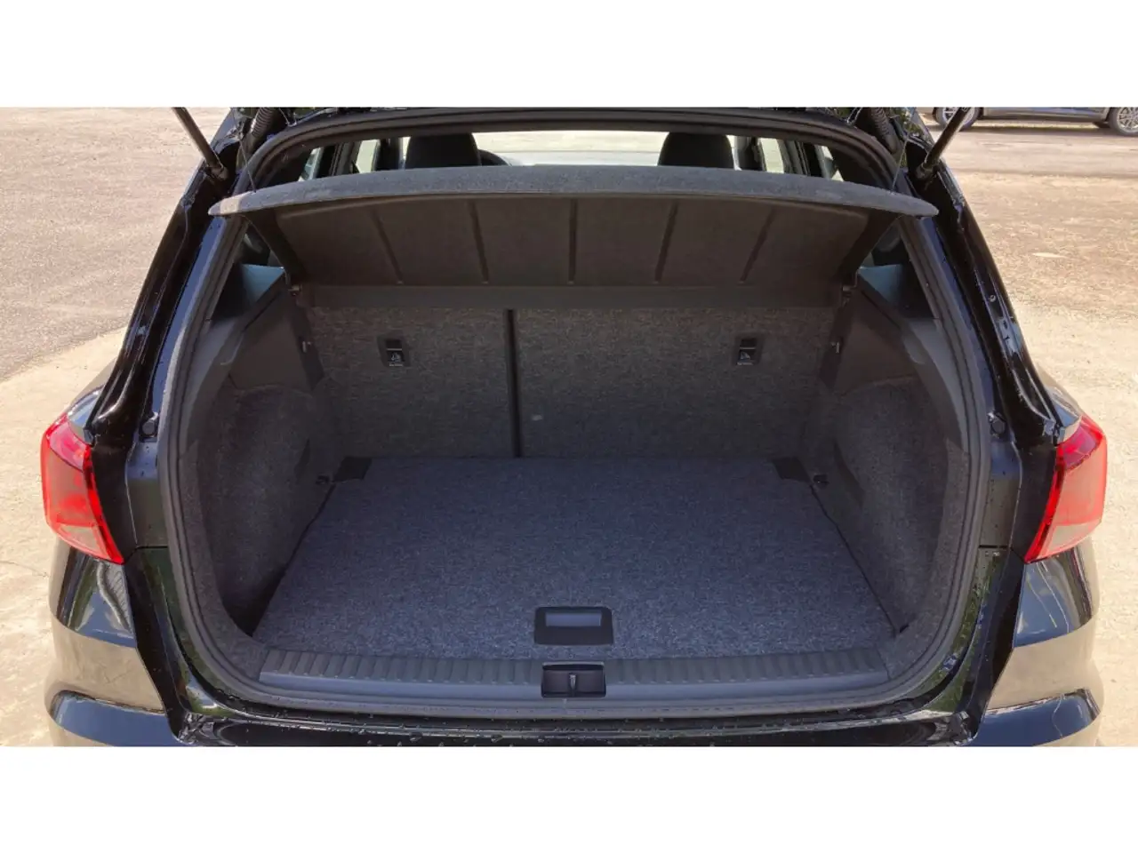 SEAT Arona 1.0 TSI FR +SHZ+NAVI+ACC+LED+TOUCH+KLIMA+ — Vehicle gallery 12
