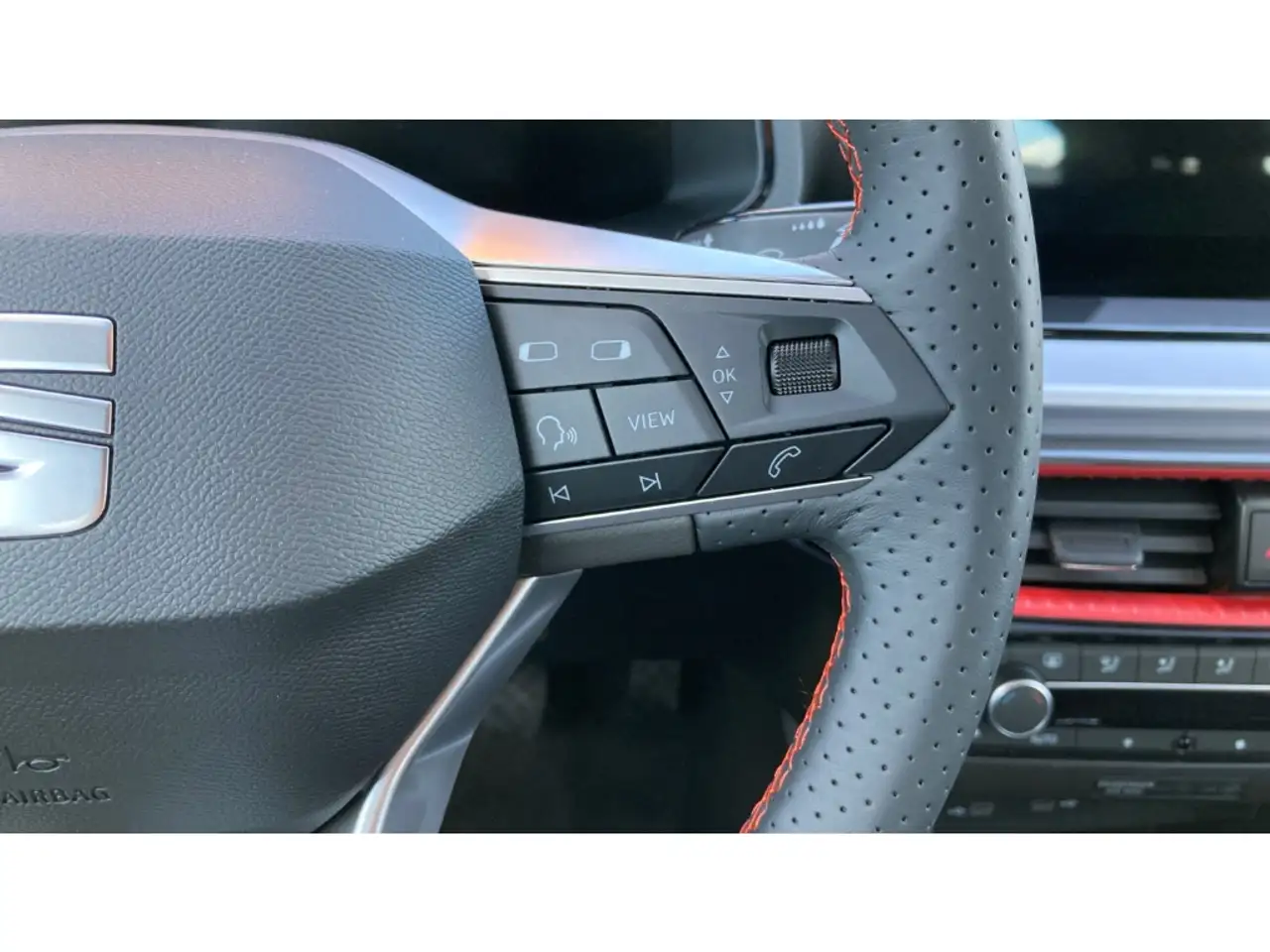 SEAT Arona 1.0 TSI FR +SHZ+NAVI+ACC+LED+TOUCH+KLIMA+ — Vehicle gallery 23