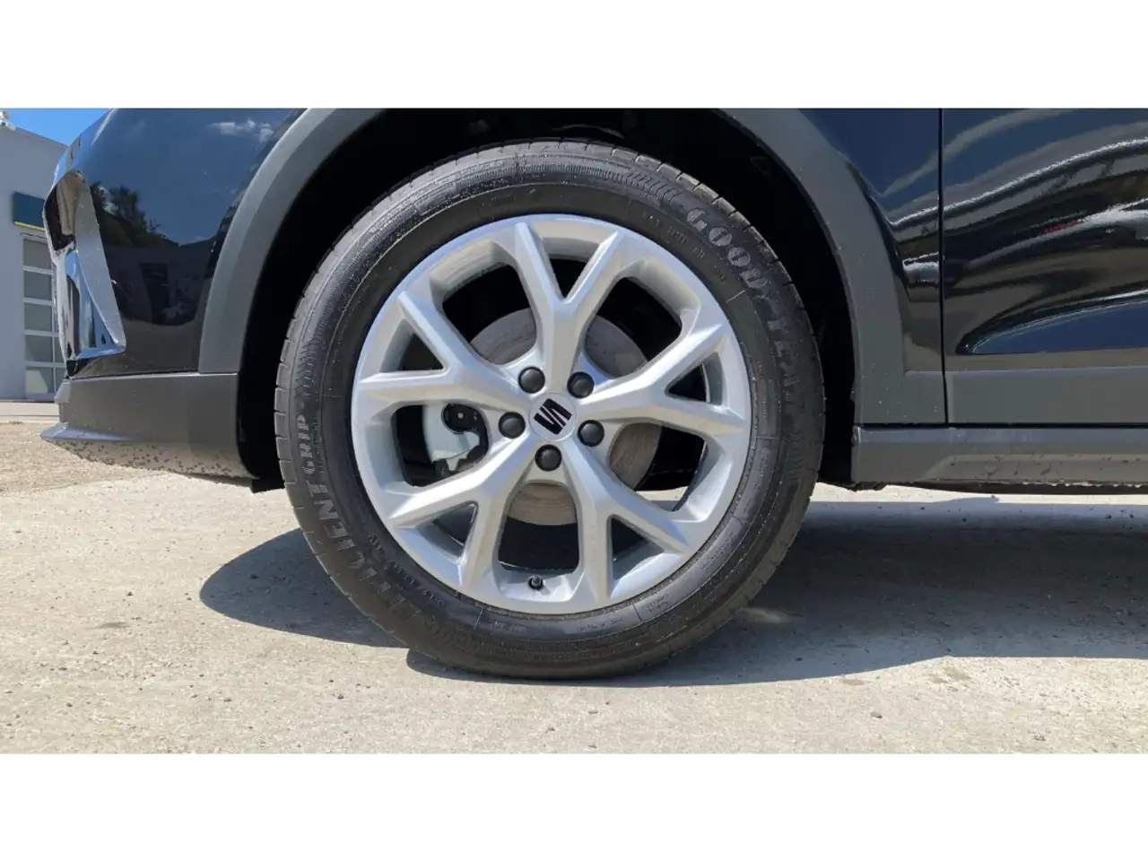 SEAT Arona 1.0 TSI FR +SHZ+NAVI+ACC+LED+TOUCH+KLIMA+ — Vehicle gallery 13