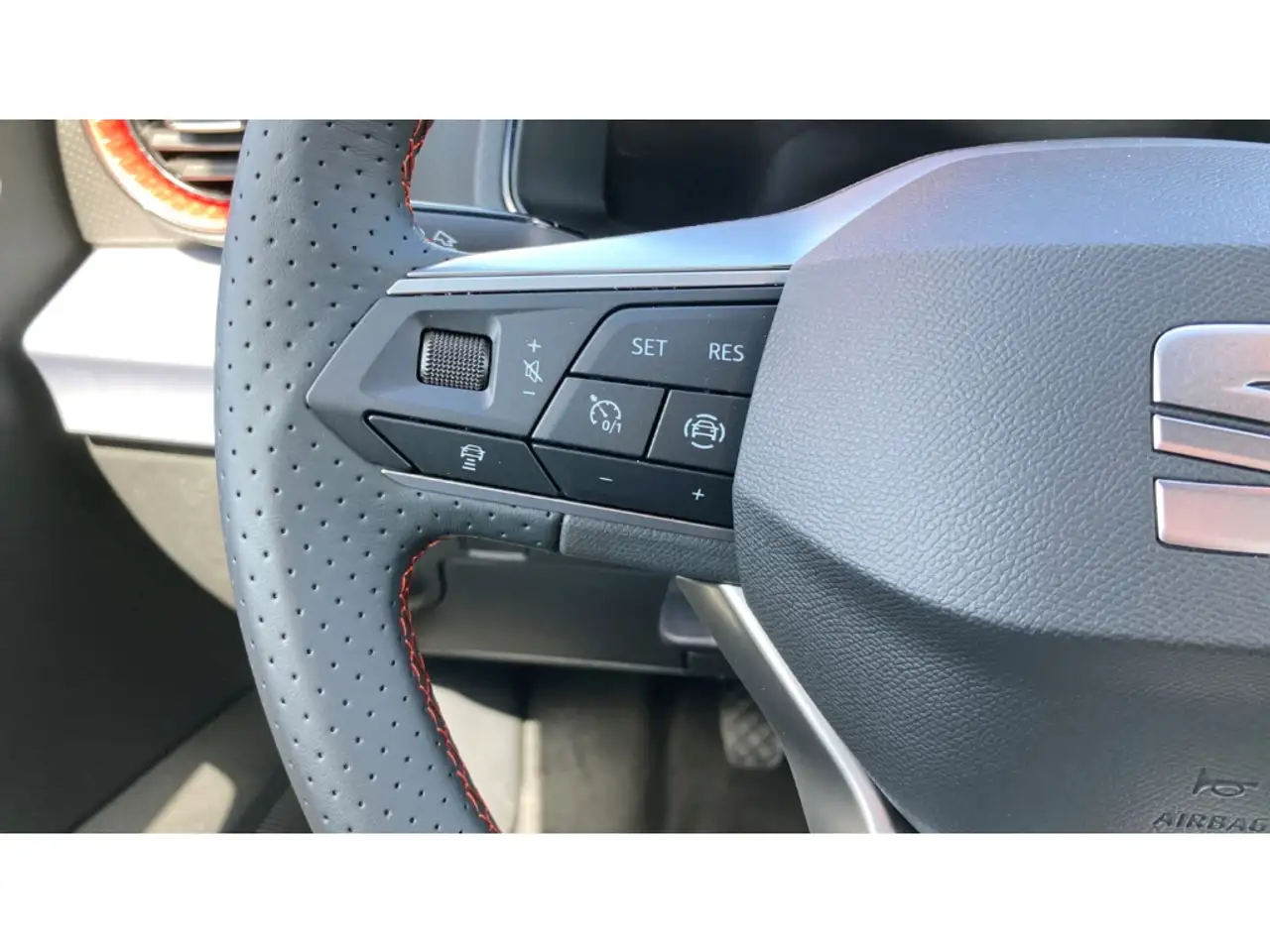 SEAT Arona 1.0 TSI FR +SHZ+NAVI+ACC+LED+TOUCH+KLIMA+ — Vehicle gallery 22
