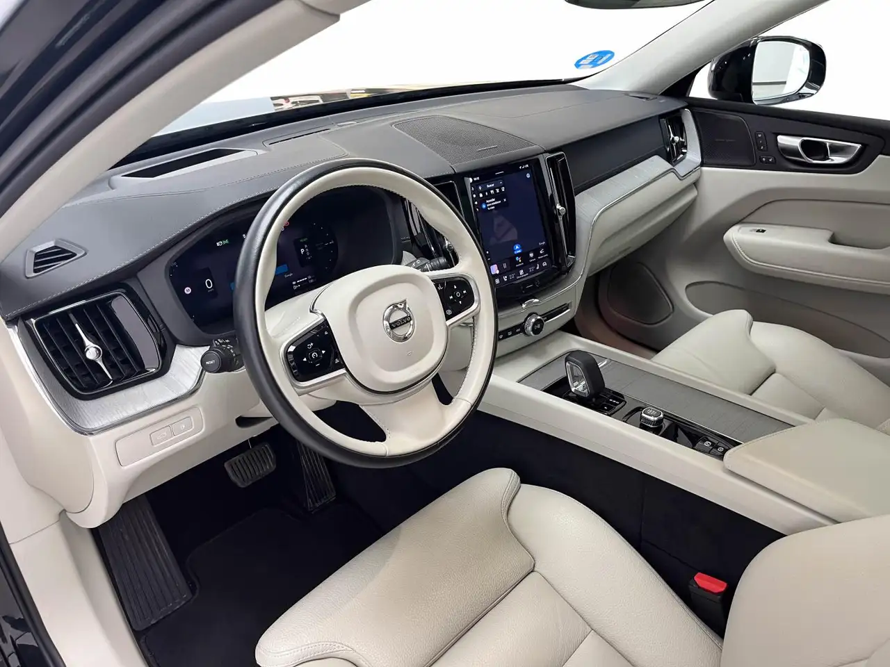 Volvo XC60 2.0 T6 AWD Recharge Ultra Dark Auto — Vehicle gallery 9