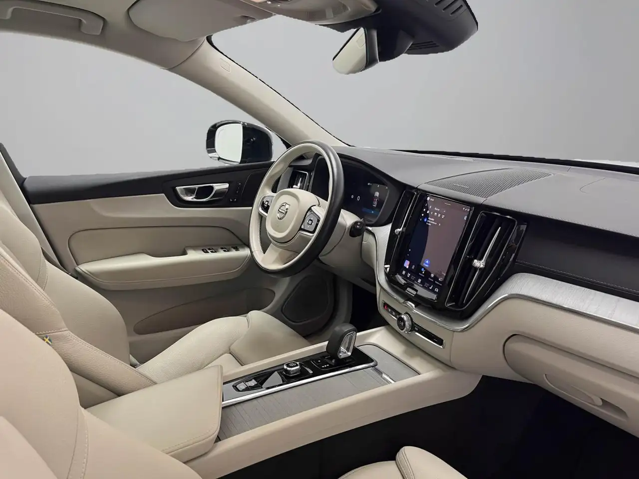 Volvo XC60 2.0 T6 AWD Recharge Ultra Dark Auto — Vehicle gallery 24