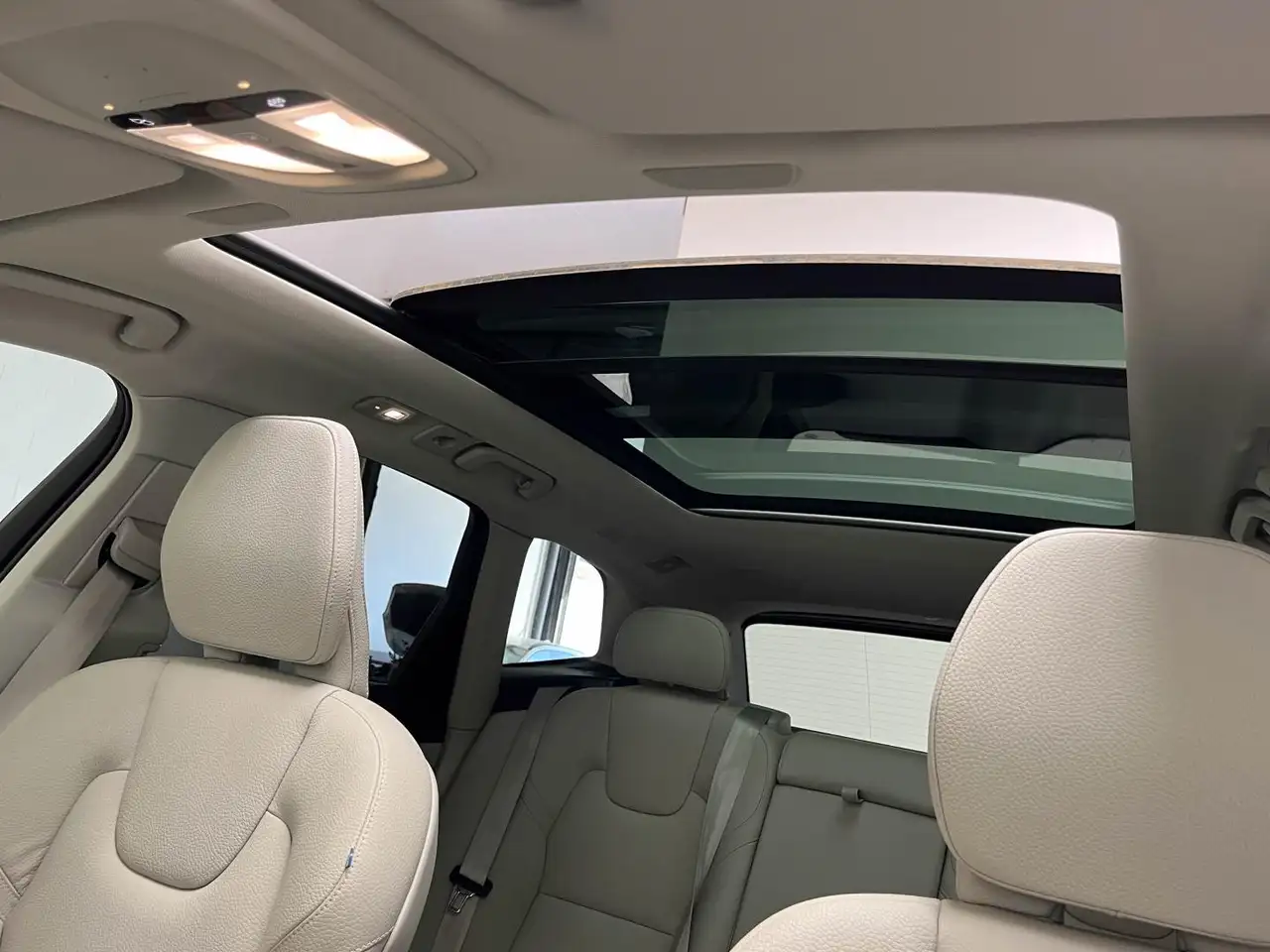 Volvo XC60 2.0 T6 AWD Recharge Ultra Dark Auto — Vehicle gallery 27