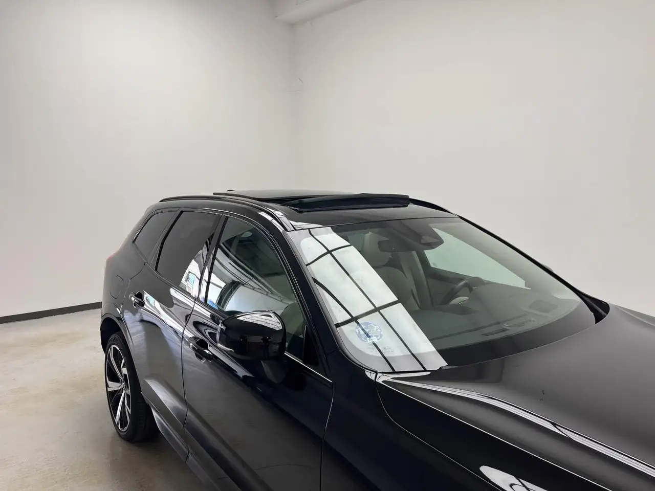 Volvo XC60 2.0 T6 AWD Recharge Ultra Dark Auto — Vehicle gallery 28