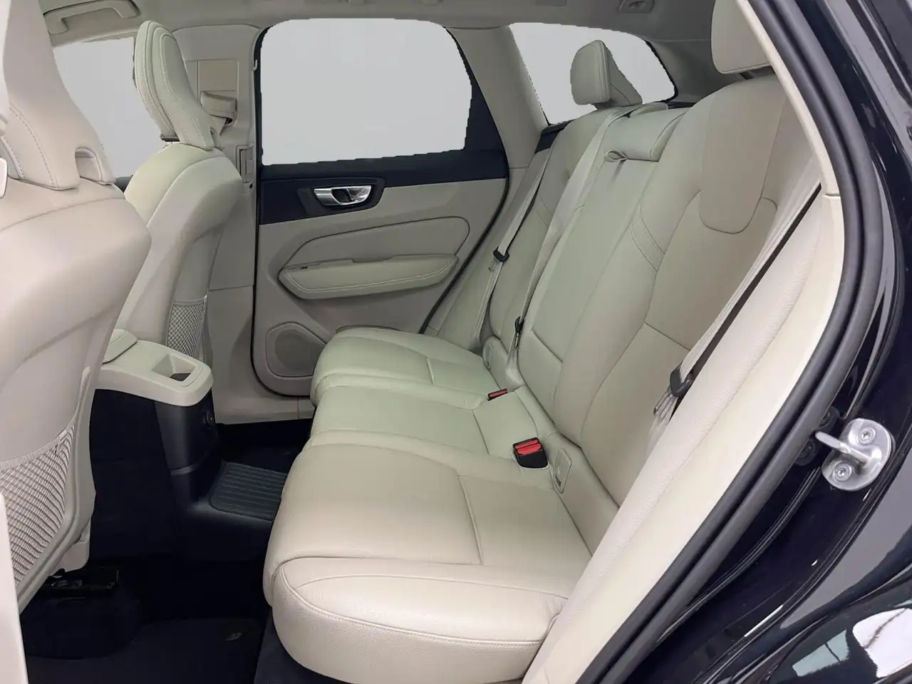 Volvo XC60 2.0 T6 AWD Recharge Ultra Dark Auto — Vehicle gallery 34