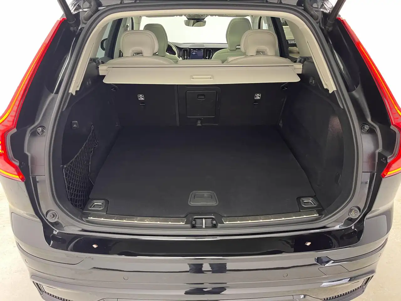 Volvo XC60 2.0 T6 AWD Recharge Ultra Dark Auto — Vehicle gallery 10