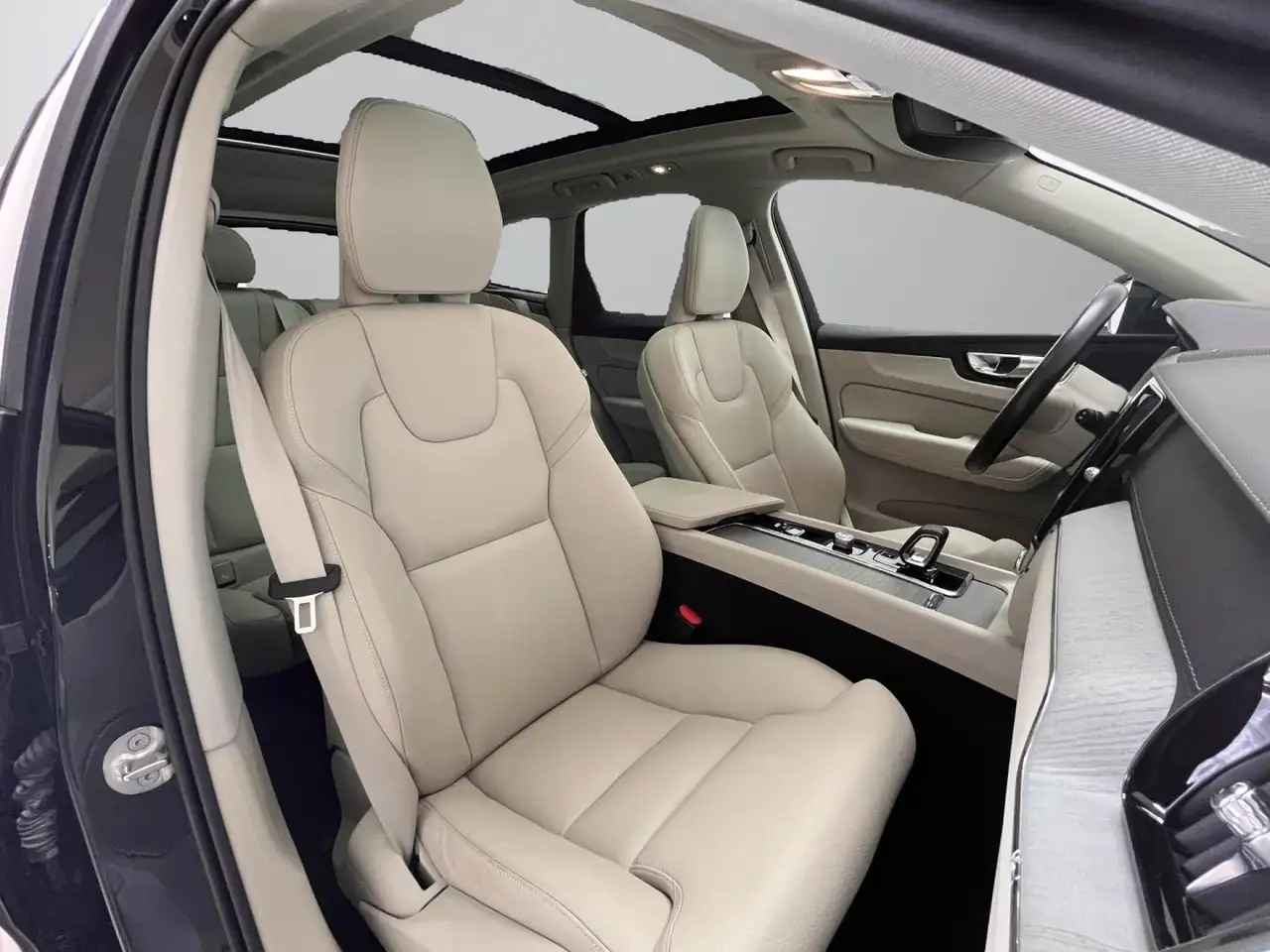 Volvo XC60 2.0 T6 AWD Recharge Ultra Dark Auto — Vehicle gallery 25