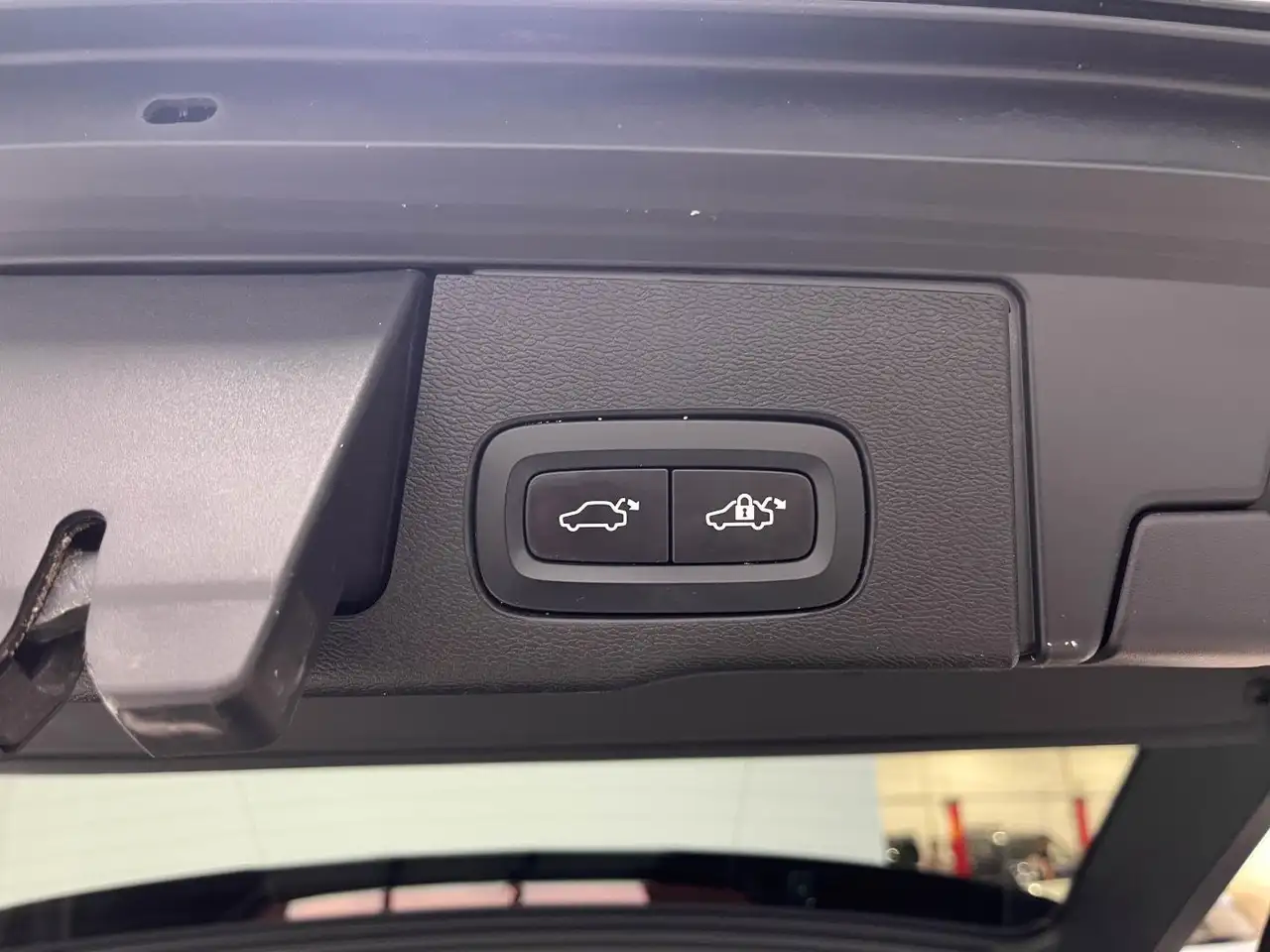 Volvo XC60 2.0 T6 AWD Recharge Ultra Dark Auto — Vehicle gallery 17