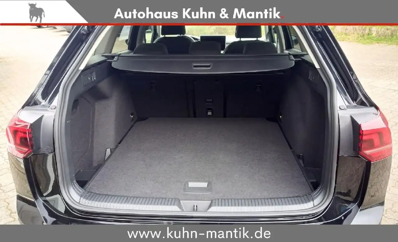 Volkswagen Golf VIII Var 1.5 TSI Life NAVI ACC RFK LED SHZ — Galería del vehículo 4