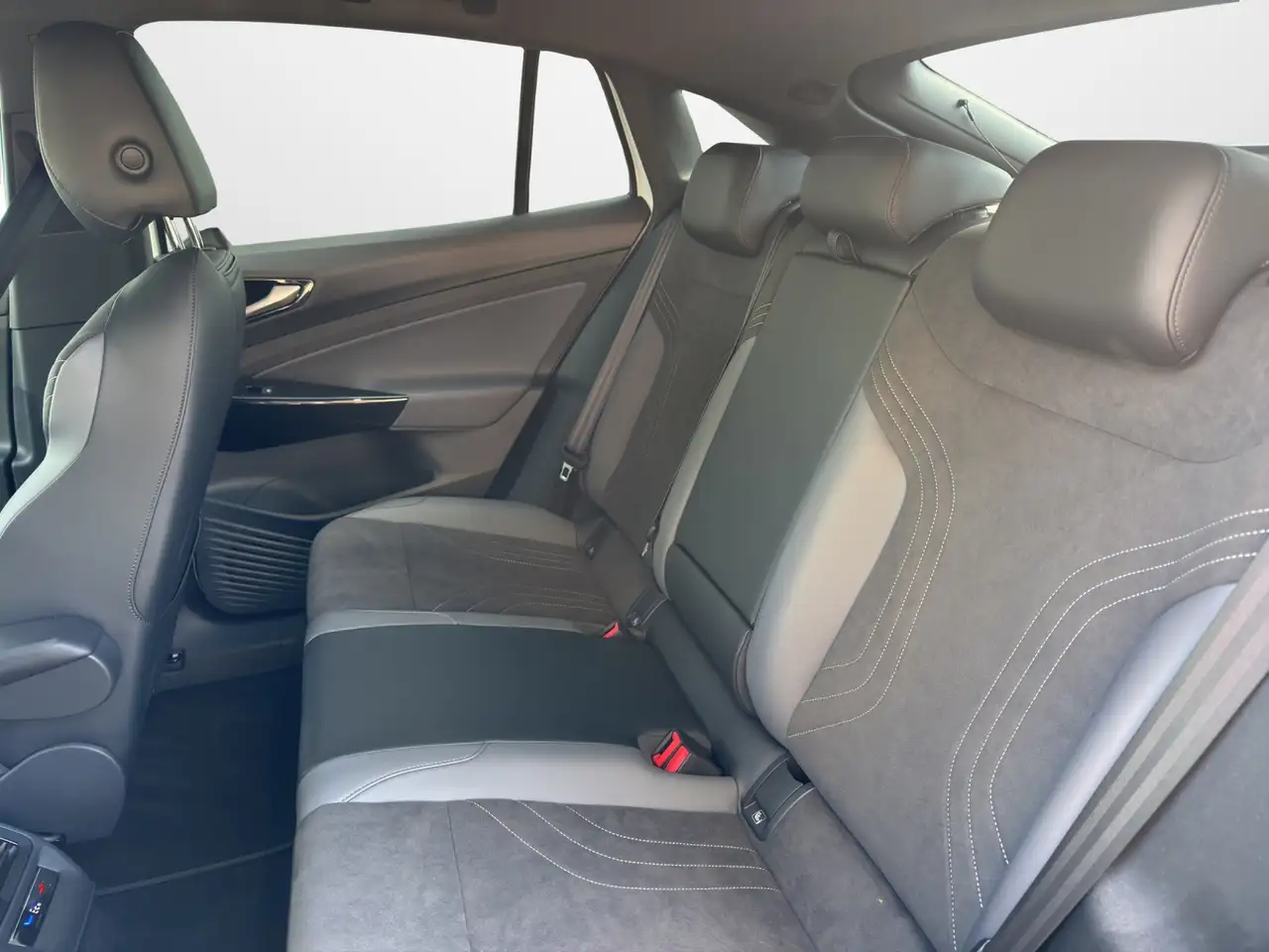 Volkswagen ID.5 Pro Performance AHK EasyOpen IQ.Light 21"LM — معرض صور السيارة 12