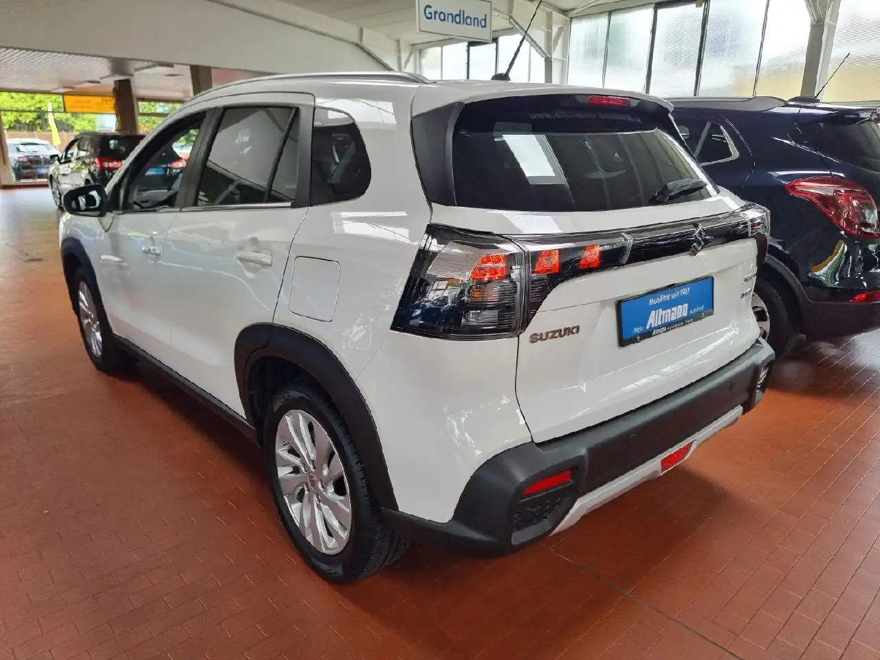 Suzuki S-Cross Comfort AllGrip 4x4 Hybrid Keyless PDC Kamera LED — Vehicle gallery 9