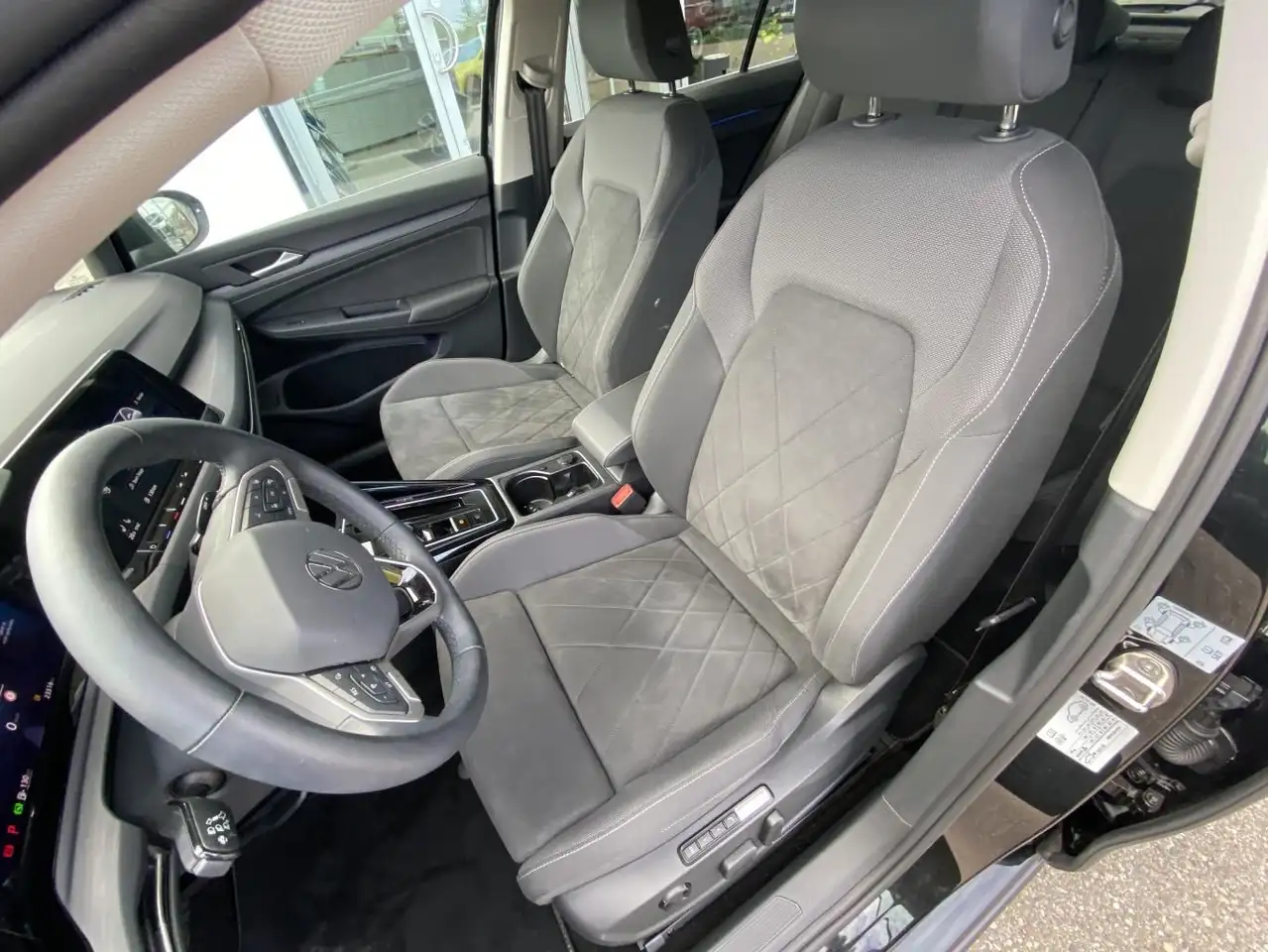 Volkswagen Golf 1.5 TSI DSG STYLE APP-CONNECT+18"+ACTIVE-IN — Vehicle gallery 13