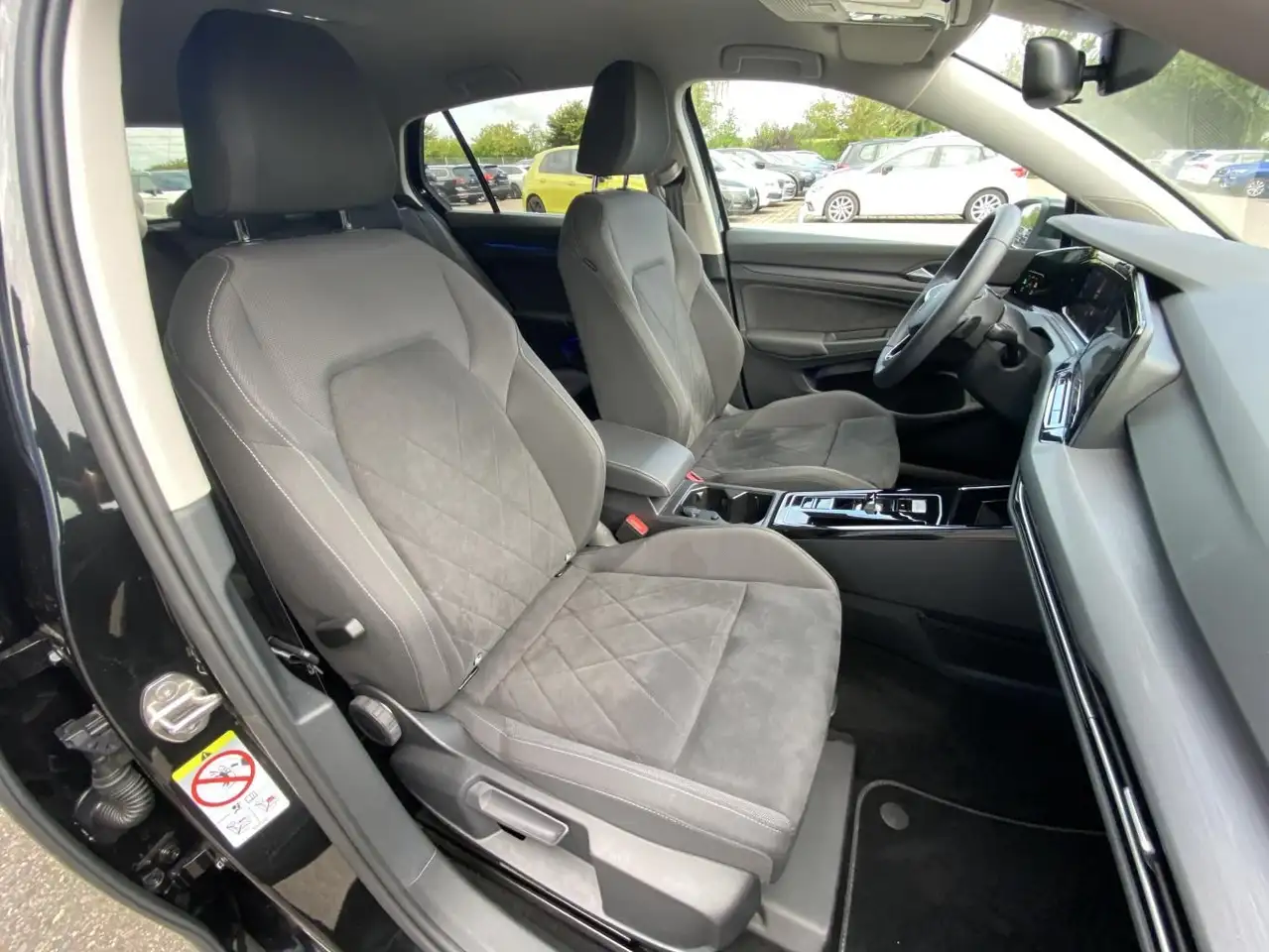 Volkswagen Golf 1.5 TSI DSG STYLE APP-CONNECT+18"+ACTIVE-IN — Vehicle gallery 14
