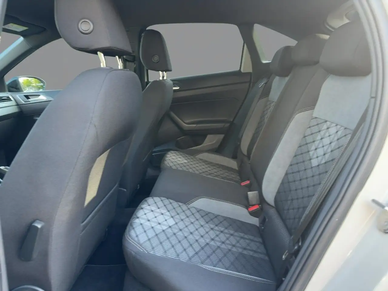 Volkswagen Taigo 1.0 TSI R-Line DSG AppConnect Einparkhilfe — Galería del vehículo 10